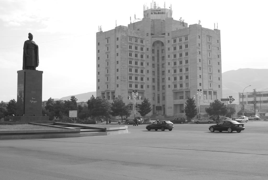 Hotel Rustavi Rustawi Zewnętrze zdjęcie